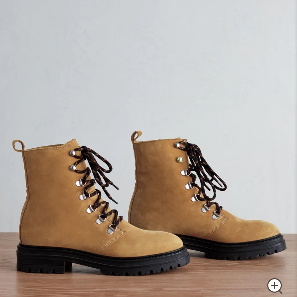 NEVER WORN JENNI KAYNE BOOTS